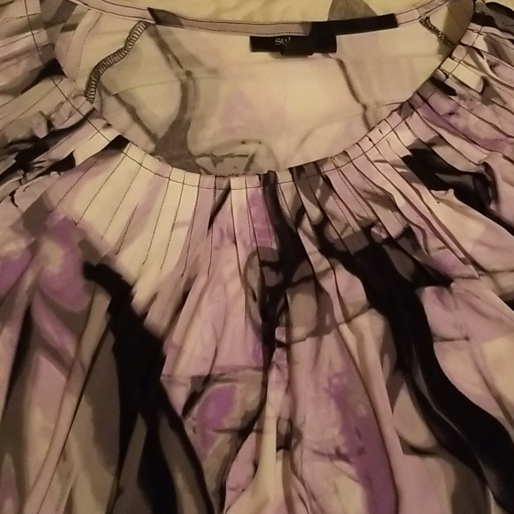 Ladies pleated neckline top